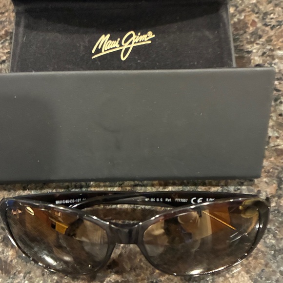 VGUC Women’s Kiki Beach Olive Tort. 56 x 16, Originally $249, detailed photos - Picture 5 of 7